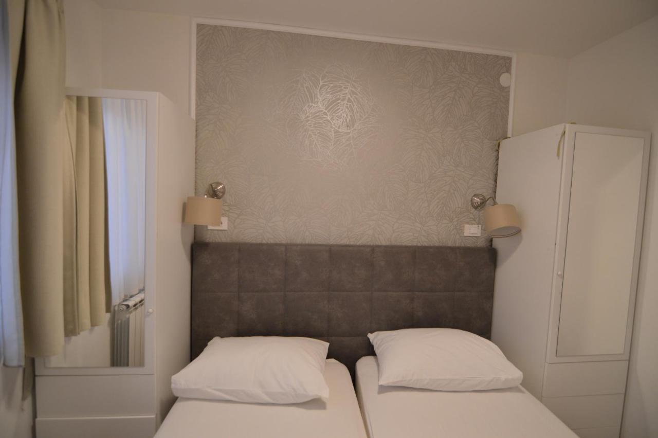 Apartments By The Sea Starigrad, Paklenica - 16421 Екстериор снимка