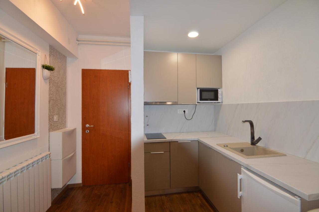 Apartments By The Sea Starigrad, Paklenica - 16421 Екстериор снимка