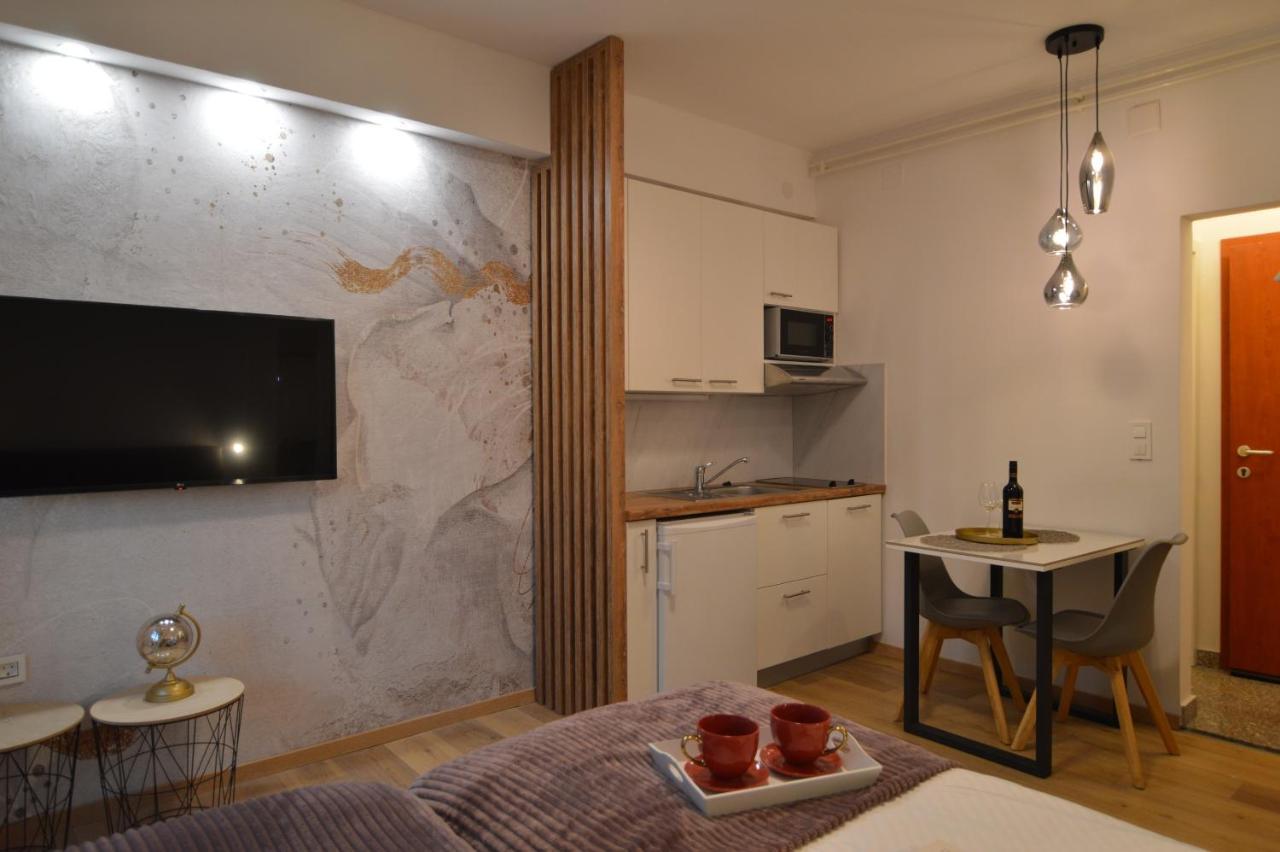 Apartments By The Sea Starigrad, Paklenica - 16421 Екстериор снимка