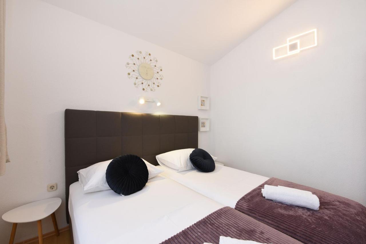 Apartments By The Sea Starigrad, Paklenica - 16421 Екстериор снимка