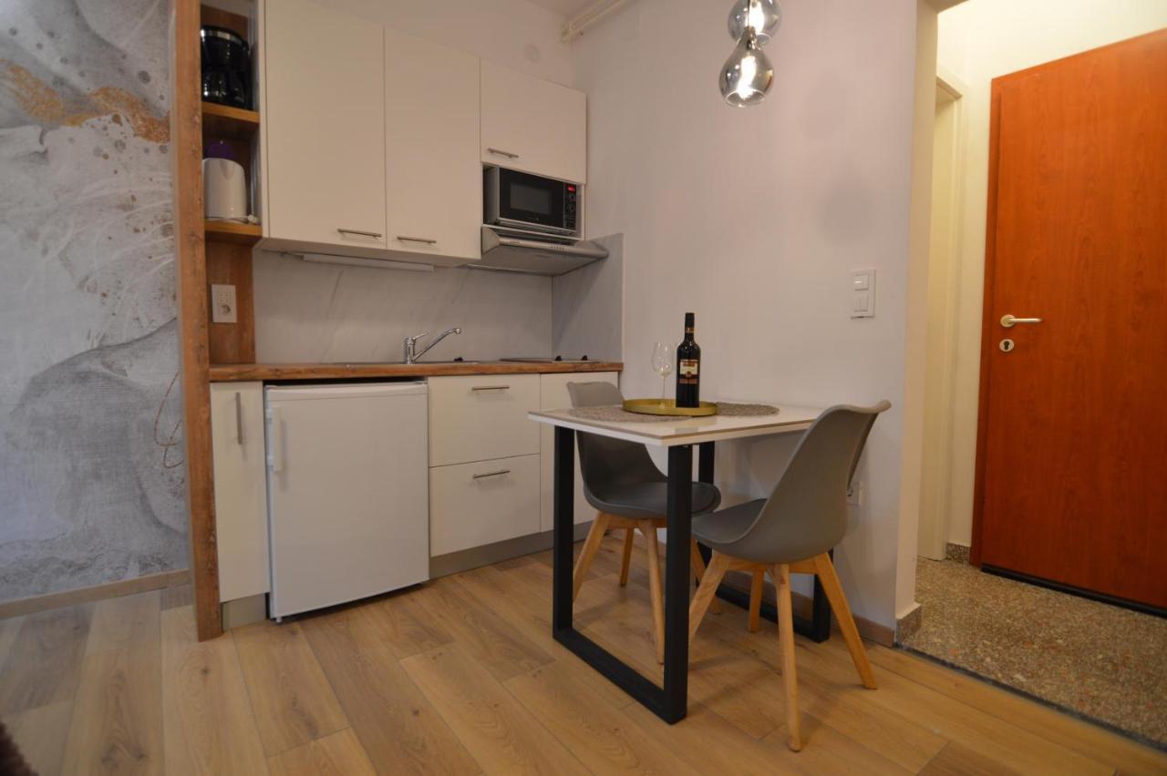 Apartments By The Sea Starigrad, Paklenica - 16421 Екстериор снимка