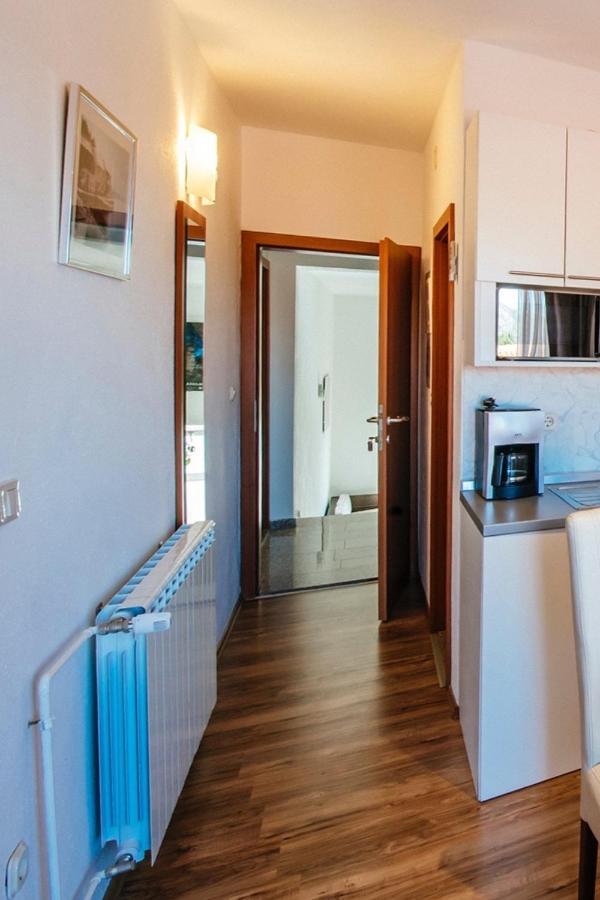 Apartments By The Sea Starigrad, Paklenica - 16421 Екстериор снимка