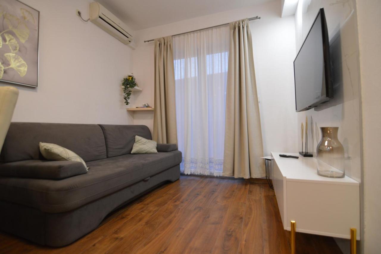 Apartments By The Sea Starigrad, Paklenica - 16421 Екстериор снимка